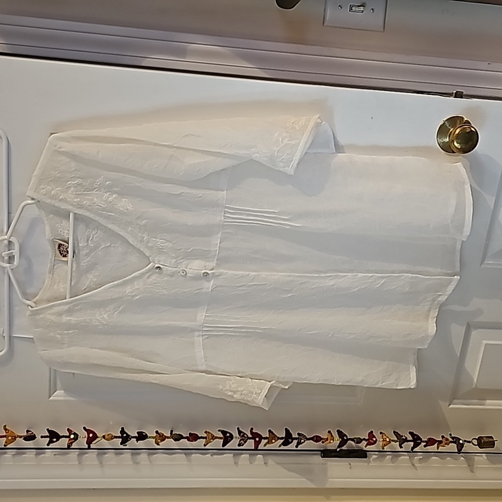 Beach cover-up sheer white S, 3 buttons pretty embroidered design